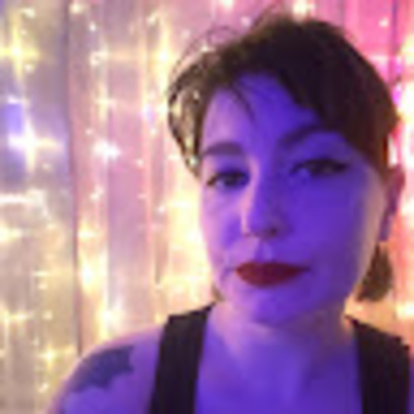 Meet your Posher, Caitlin - Picture 1 of 1